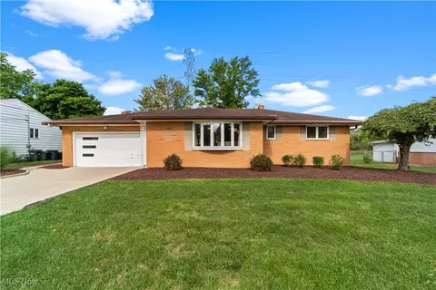 7102 Middlebrook Blvd, Middleburg Heights, OH 44130