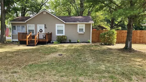 863 Howard Dr, Vermilion, OH 44089