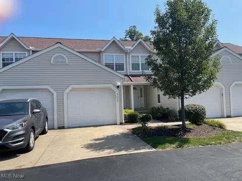 9279 Trotter Ln, Northfield, OH 44067