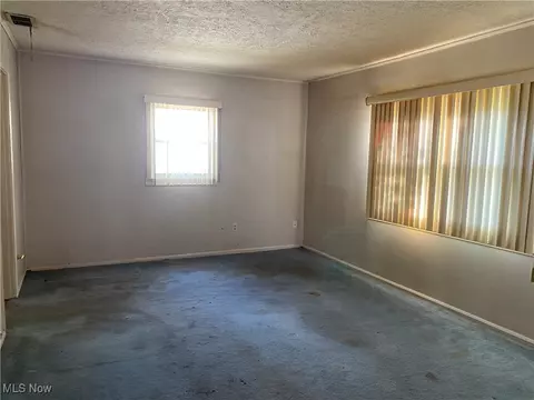 Living - 370 Roosevelt Ave, Elyria, OH 44035 photo 1 of 5