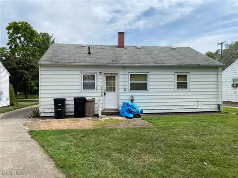 Exterior - 370 Roosevelt Ave, Elyria, OH 44035 photo 3 of 8