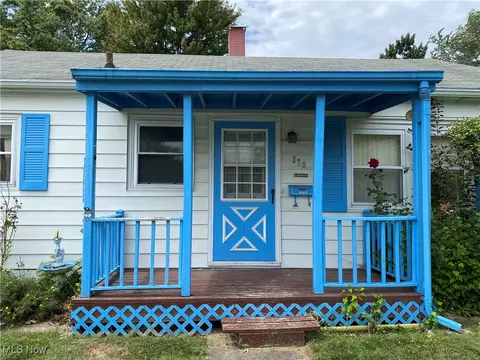 Exterior - 370 Roosevelt Ave, Elyria, OH 44035 photo 2 of 8