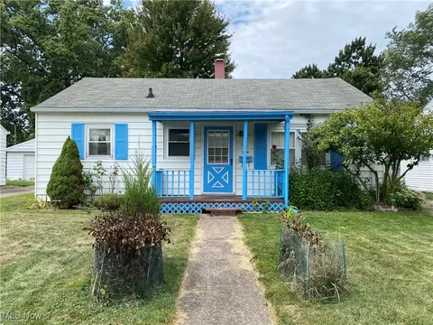 370 Roosevelt Ave, Elyria, OH 44035