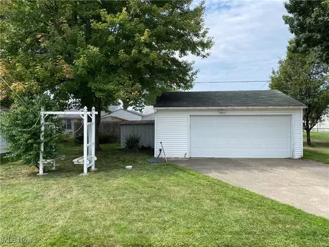 Exterior - 370 Roosevelt Ave, Elyria, OH 44035 photo 5 of 8