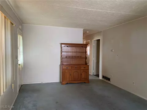 Living - 370 Roosevelt Ave, Elyria, OH 44035 photo 4 of 5