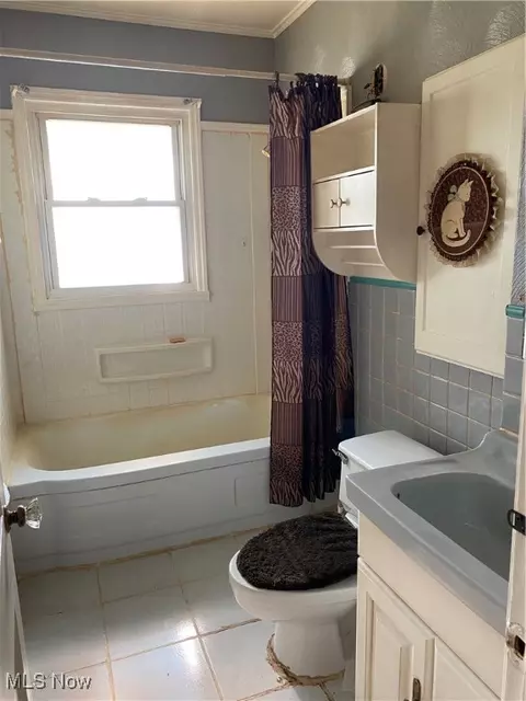 Bath - 370 Roosevelt Ave, Elyria, OH 44035 photo 1 of 1