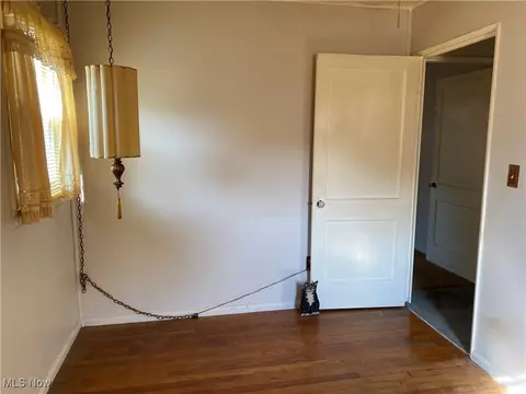 Bedroom - 370 Roosevelt Ave, Elyria, OH 44035 photo 5 of 9