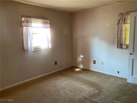 Bedroom - 370 Roosevelt Ave, Elyria, OH 44035 photo 2 of 9
