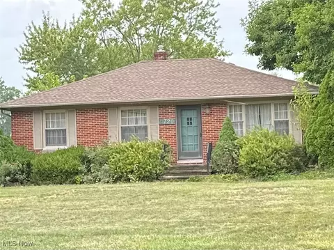 6720 Mackenzie Rd, North Olmsted, OH 44070