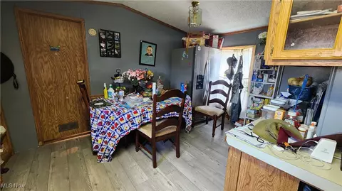 4 Charles Dr, Dover, OH 44622 photo 8