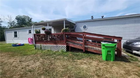 4 Charles Dr, Dover, OH 44622 photo 2