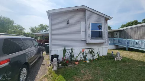 4 Charles Dr, Dover, OH 44622