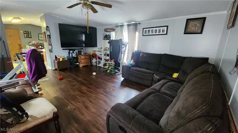 4 Charles Dr, Dover, OH 44622 photo 6