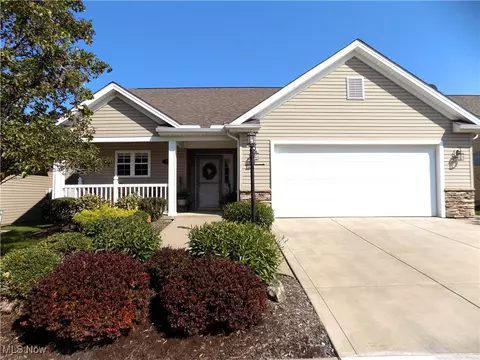255 Harvest Ln, Seven Hills, OH 44131