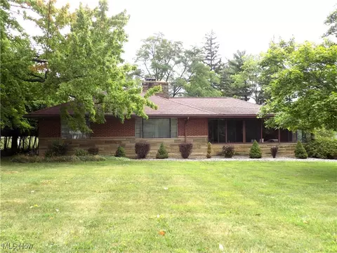 2380 W Pleasant Valley Rd, Parma, OH 44134