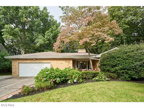 372 Merriman Rd, Akron, OH 44303