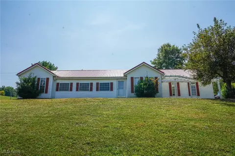 1420 Jackson Furnace Rd, Oak Hill, OH 45656