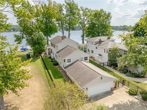 4869 Sandra Ave, New Franklin, OH 44319