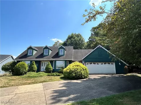 12 Maplewood Dr, Williamstown, WV 26187