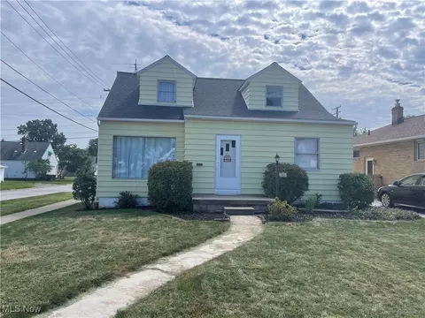 7803 Newport Ave, Parma, OH 44129