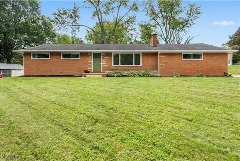 4504 Michael Dr NW, Canton, OH 44718