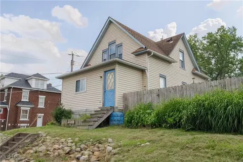 1068 Shannon Ave, Barberton, OH 44203