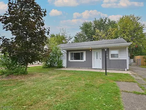 625 Blossom Dr, Lorain, OH 44052
