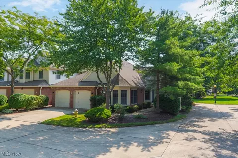 401 Bounty Way #225, Avon Lake, OH 44012