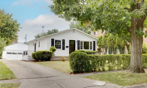 324 Jackson St, Medina, OH 44256