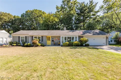 23201 Lincolnshire Dr, Bay Village, OH 44140