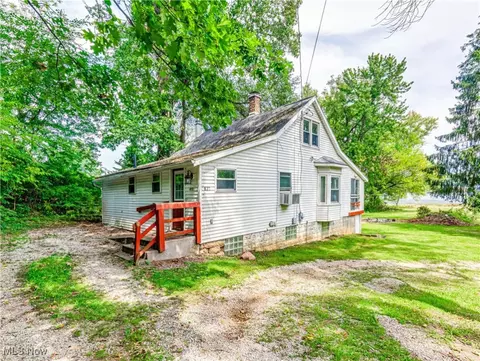 673 Fruit Dr, Akron, OH 44319