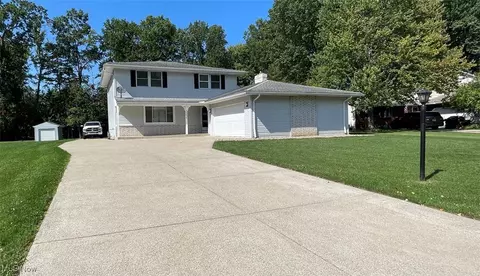 26690 Kingswood Dr, Olmsted Falls, OH 44138