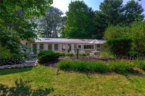 2872 Hayes Dr, Willoughby Hills, OH 44094