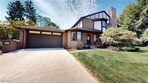 111 N Circle Dr, North Canton, OH 44709
