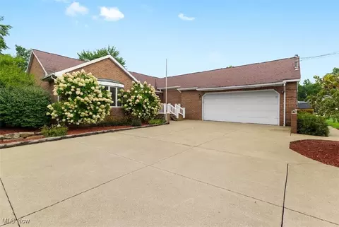 6061 Phillips Rice Rd, Cortland, OH 44410