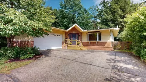 3043 Englewood Dr, Stow, OH 44224