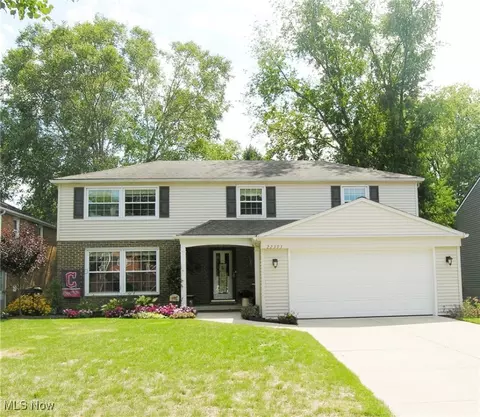 22393 Parkedge Cir, Fairview Park, OH 44126