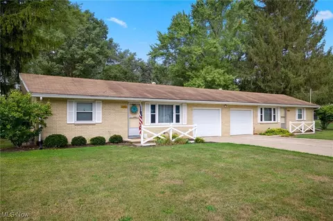 3740-3742 Cottage Grove Rd, Akron, OH 44319