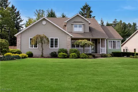 271 S Bayshore Dr, Columbiana, OH 44408