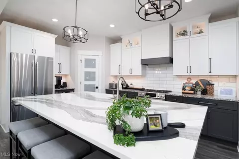 Kitchen - 200 Eagle Point Dr, Lyndhurst, OH 44124 photo 2 of 4