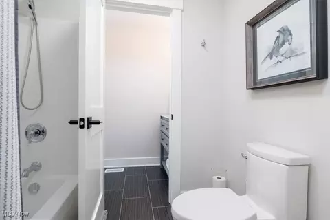 Bath - 200 Eagle Point Dr, Lyndhurst, OH 44124 photo 6 of 7