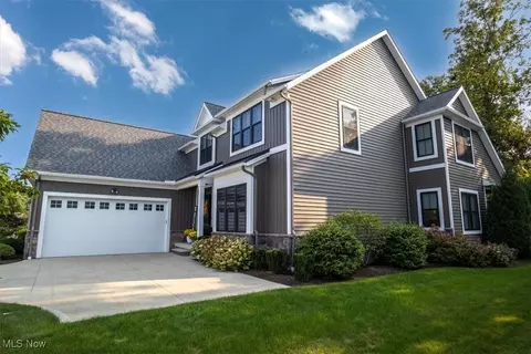 Exterior - 200 Eagle Point Dr, Lyndhurst, OH 44124 photo 2 of 9
