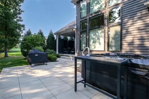 Exterior - 200 Eagle Point Dr, Lyndhurst, OH 44124 photo 5 of 9