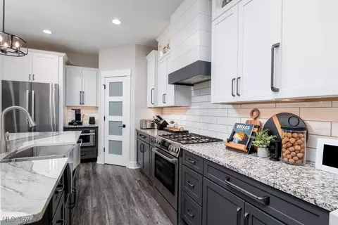 Kitchen - 200 Eagle Point Dr, Lyndhurst, OH 44124 photo 1 of 4
