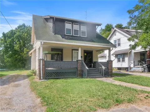 956 Homewood Ave SE, Warren, OH 44484