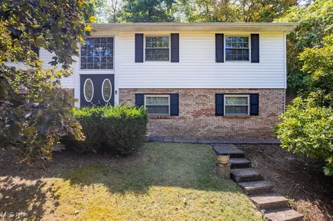 3 Lynnwood Heights Dr, Vienna, WV 26105