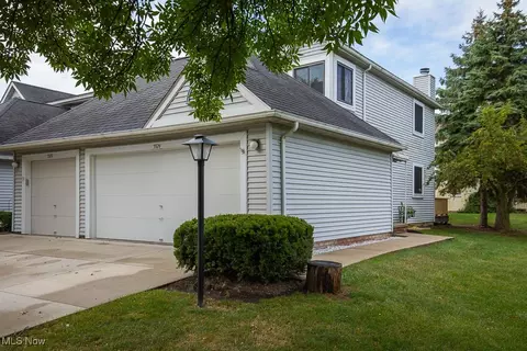 5524 Windrush Ct, Cleveland, OH 44134