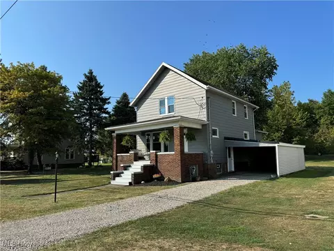 1600 Roanoke Ave, Uhrichsville, OH 44683