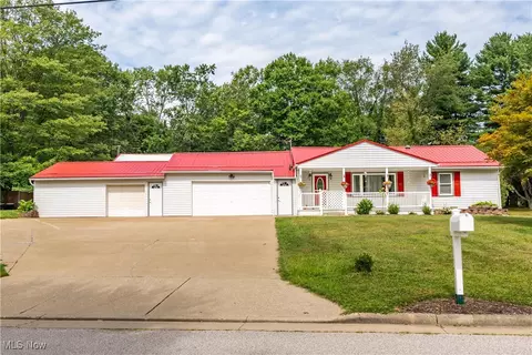 1225 Pleasant View Ave SE, North Canton, OH 44720