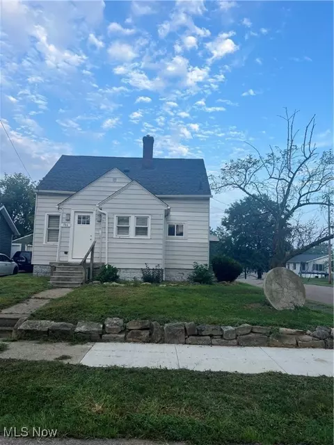 706 Charles Ave, Barberton, OH 44203
